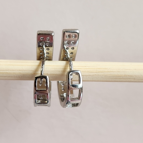 white gold earrings *new - Picture 5 of 7